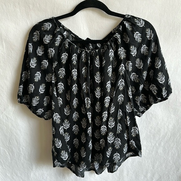 Old Navy Tops - Old Navy black boho crop top with back cutout, size L